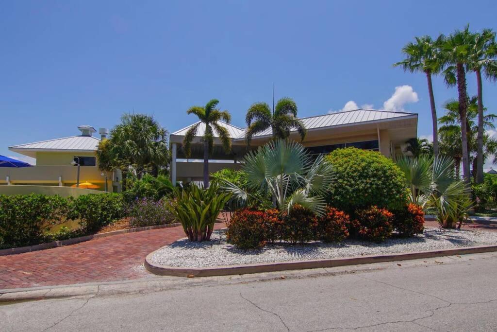 Sea Breeze, Studio 510, Beach Steps Away!+Pool+Wifi Ruskin Exterior foto