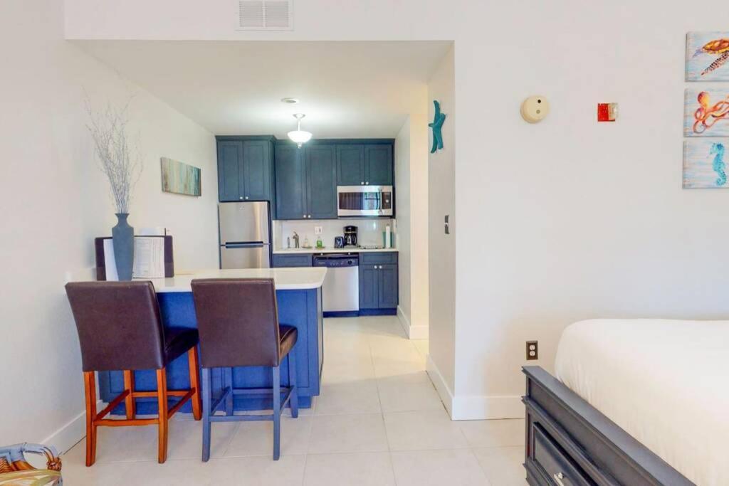 Sea Breeze, Studio 510, Beach Steps Away!+Pool+Wifi Ruskin Exterior foto